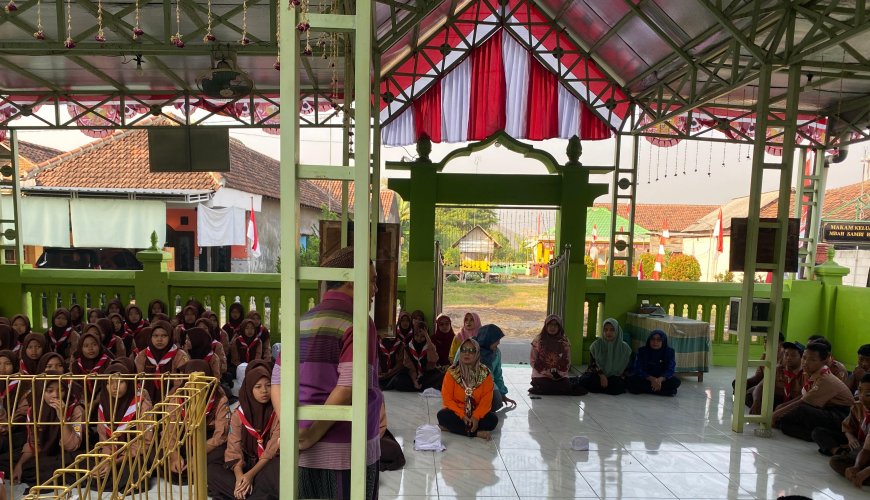 SMPN 1 Jabon Melaksanakan Kegiatan Kearifan Lokal Ziarah Makam "Mbah Sambi Resik"