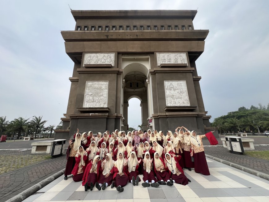 9th Grade Language Class Visits Kampoeng Inggris Pare to Boost English Skills