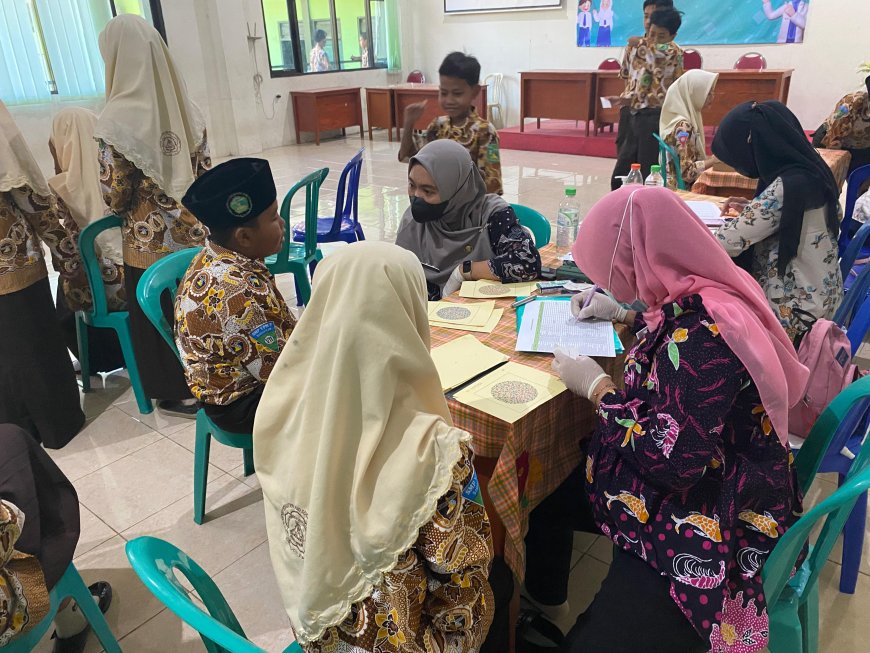 SCREENING KESEHATAN DI SMP YPM 7 SIDAORJO