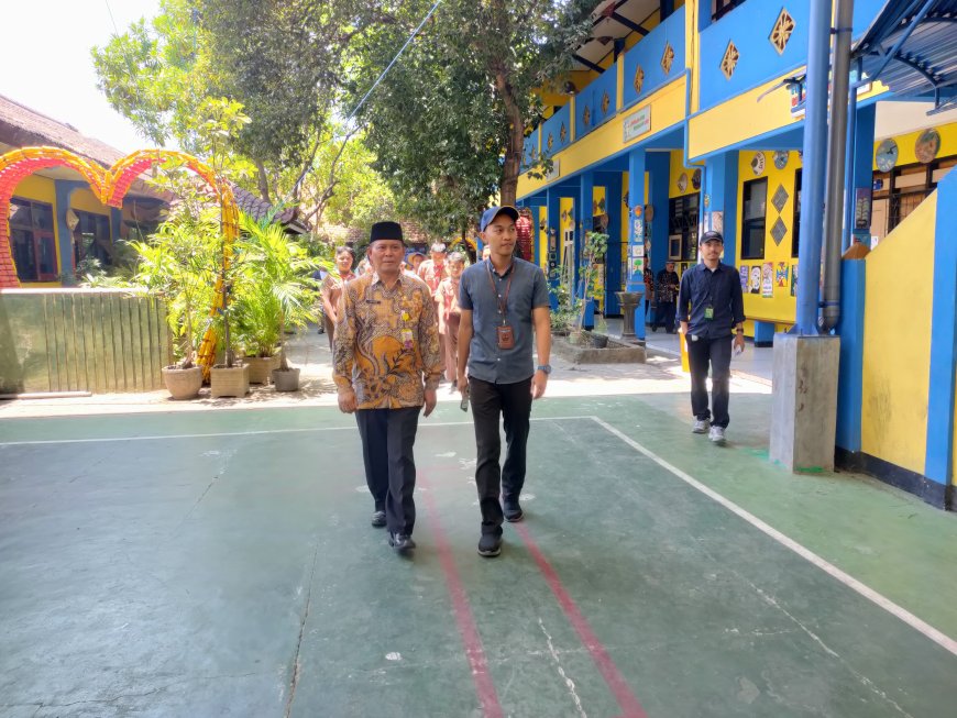 Tim Penilai Adipura KLHK Kunjungi SMP Negeri 3 Candi-Sidoarjo yang menjadi Salah Satu Titik Pantau Adipura Kabupaten Sidoarjo