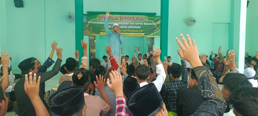 MEMPERINGATI MAULID NABI: SPENDUJA BERSHOLAWAT