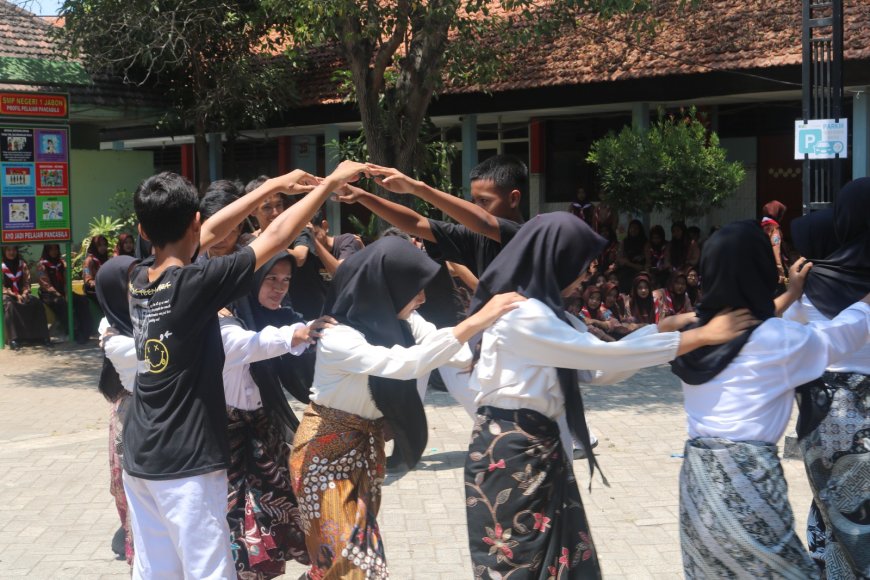 Pesona Nusantara  dalam Unjuk Taleta Siswa-siswi SMPN 1 Jabon