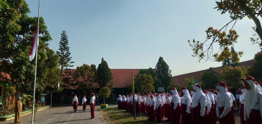 Apel memperingati Hari kesaktian Pancasila SDN Kedungcangkring  di Kecamatan Jabon