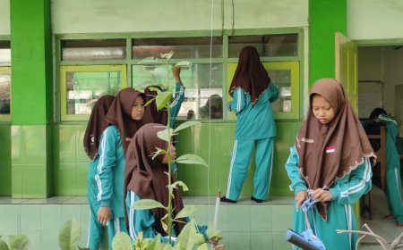 Gerakan Bersih (Geber) Sidoarjo di SMP Negeri 1 Candi