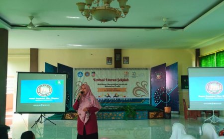 Santri SMP Bilingual Terpadu 2 Gelar Nobar dan Reviu Film G30S/PKI