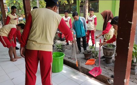 BERSAMA KITA BISA : GERAKAN KEBERSIHAN SMP NEGERI 1 PRAMBON