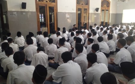 Istighotsah bersama di SMP Bahauddin Taman