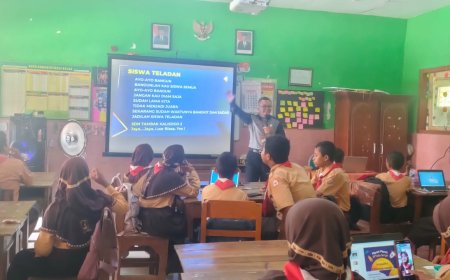 PELATIHAN CANVA UNTUK SISWA KELAS 5 DAN 6 DI SDN TAMBAK KALISOGO 2 TANGGAL 12 OKTOBER 2024