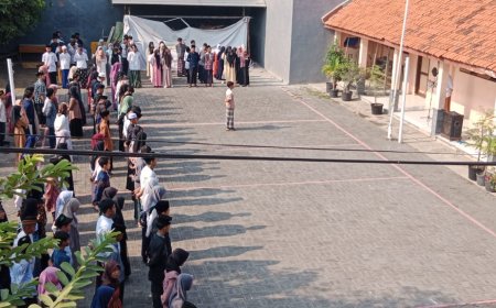 "Bersatu dalam Doa dan Prestasi: SMP PGRI 7 Sedati Rayakan Hari Santri Nasional dengan Semangat Toleransi"
