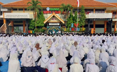 SPeNDuTa berSholawat - SMPN 2 Taman Rayakan Hari Santri Nasional 2024