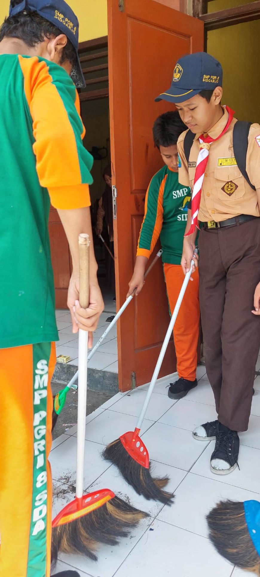 GERAKAN BERSIH SIDOARJO (GEBER SIDOARJO) DI SMP PGRI 8 SIDOARJO