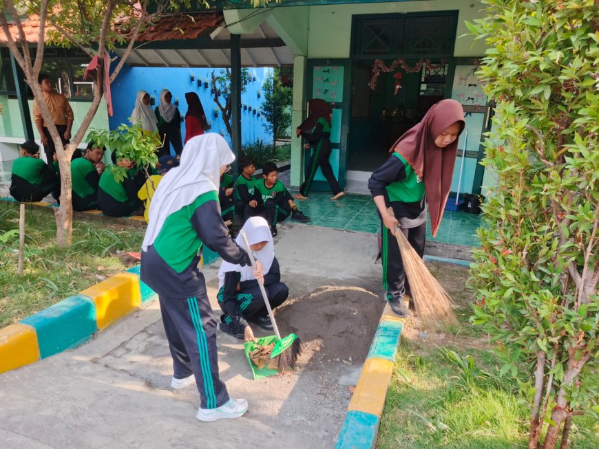 Gerakan Bersih Sidoarjo di SMP Negeri 4 Waru: Wujud Nyata Kepedulian Terhadap Lingkungan