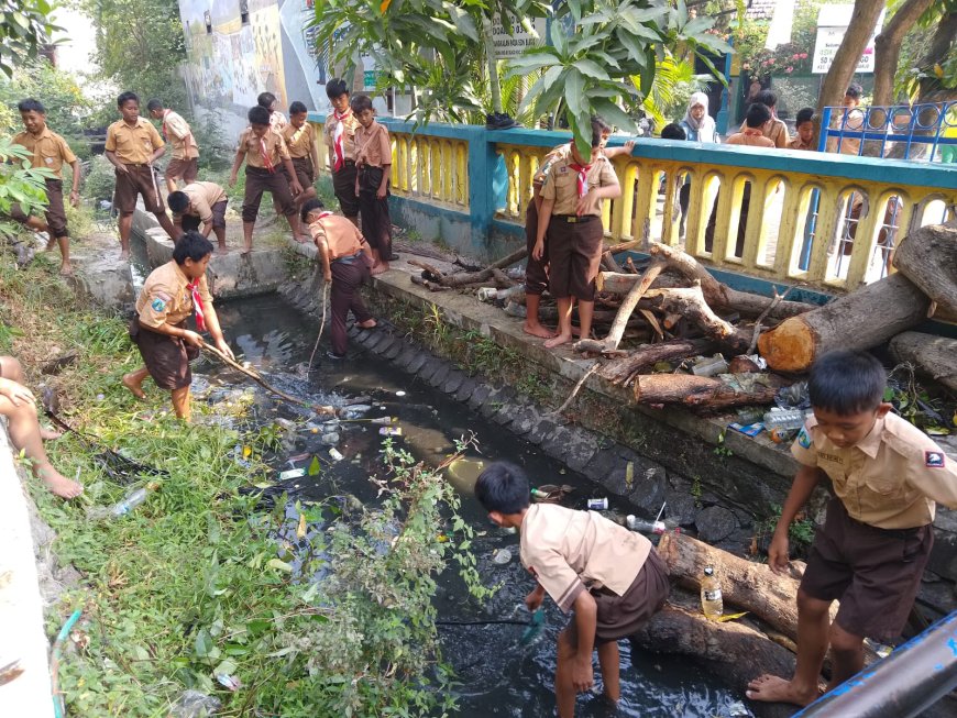 “GEBER” (Gerakan Bersih Sidoarjo) di SD Negeri Bligo