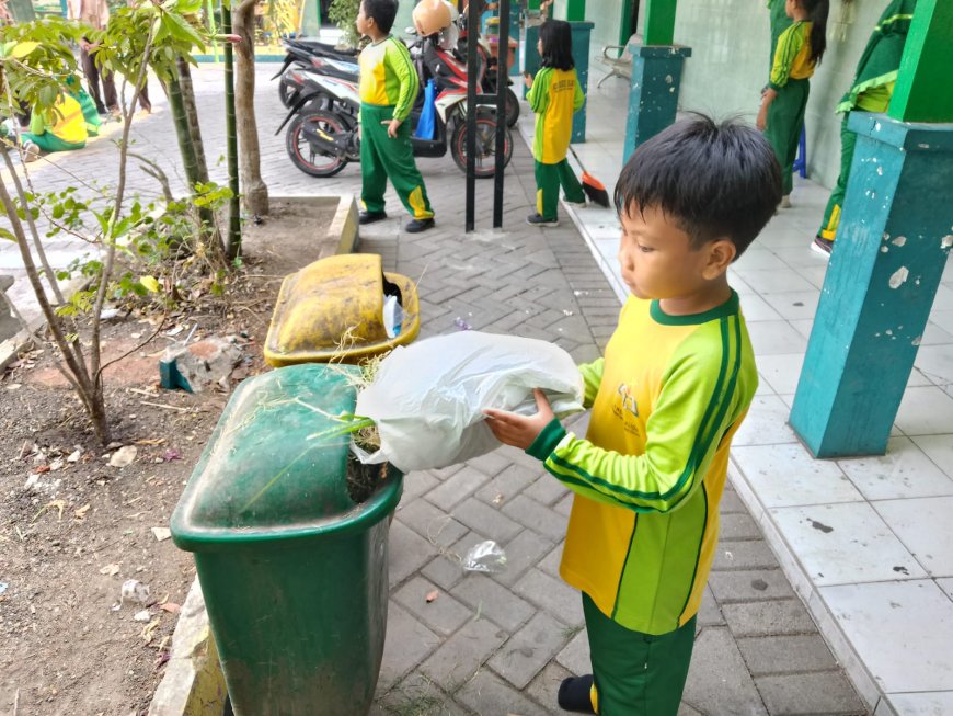 “GEBER” (Gerakan Bersih Sidoarjo) di SD Negeri Bligo