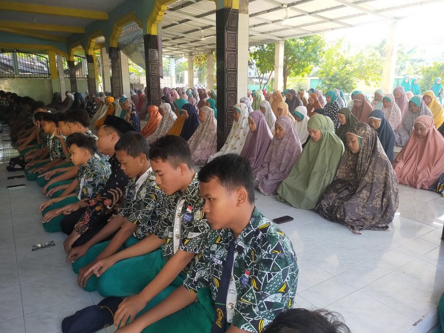 "Pembiasaan Sholat Dhuha dan Ngaji Itu Keren" di SMP Negeri 1 Balongbendo