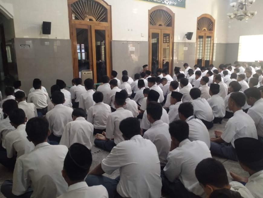 Istighotsah bersama di SMP Bahauddin Taman