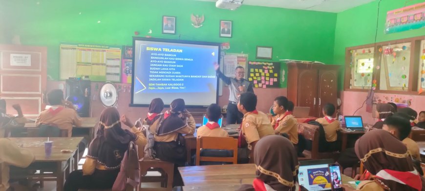 PELATIHAN CANVA UNTUK SISWA KELAS 5 DAN 6 DI SDN TAMBAK KALISOGO 2 TANGGAL 12 OKTOBER 2024