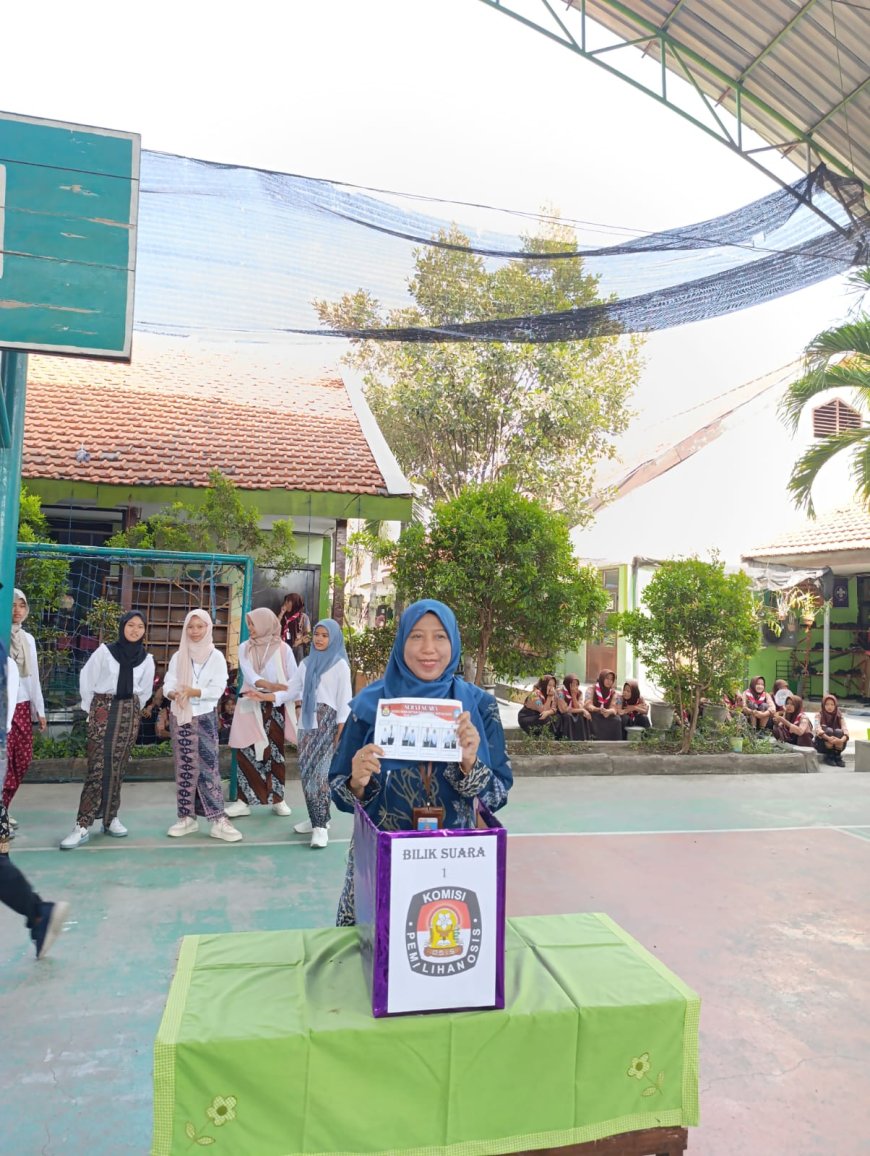 MERIAHNYA PEMILIHAN KETUA OSIS DI SMPN 1 PRAMBON: SUARA PELAJAR UNTUK MASA DEPAN