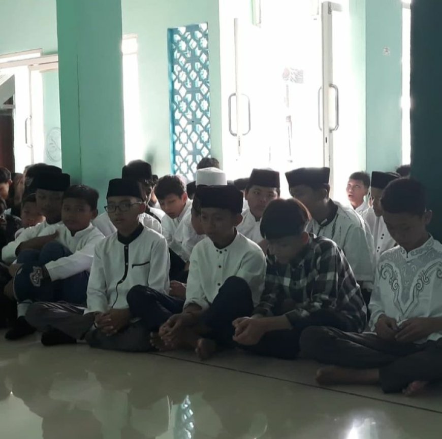 SMPNEGERI 2 JABON : ISTIGHOSAH BERSAMA MEMPERINGATI HARI SANTRI NASIONAL