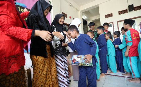 Pahlawan SMP Al Muslim Berbagi Kebahagiaan terhadap Sesama