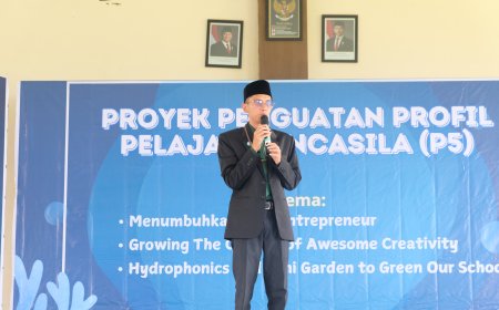 Kepala SMP Bilingual Terpadu 2 Membuka Kegiatan P5 ke-2