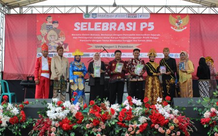 Mengudara dengan Pesawat Kertas: Peluncuran Buku Guru SMP Negeri 1 Prambon yang Penuh Makna