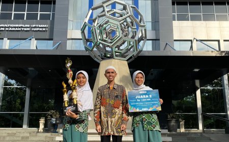 Rumus, Logika, dan Doa! Rahasia Juara Siswi SMP Progresif di Math And and Logic Competition UNAIR 2024