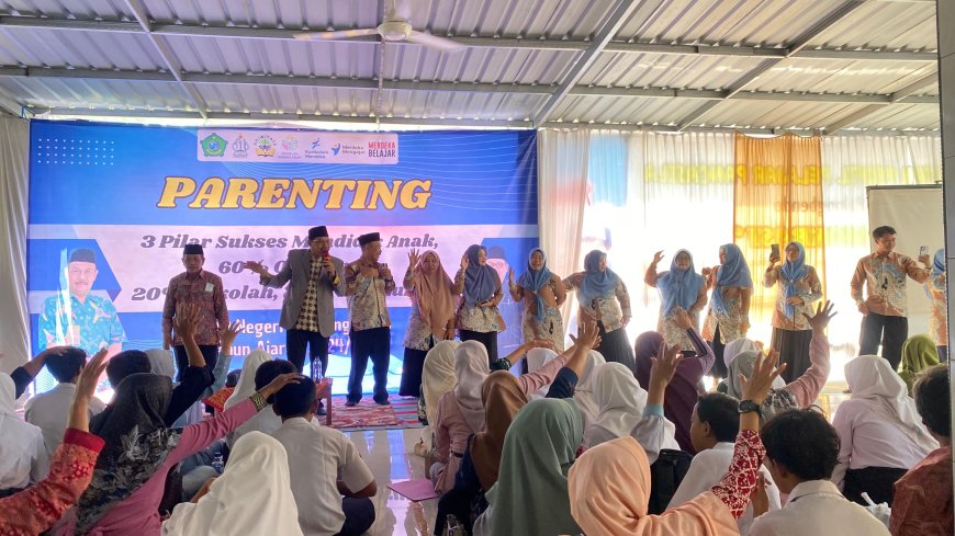 Parenting Session SMP Negeri 1 Balongbendo: “3 Pilar Sukses Mendidik Anak”