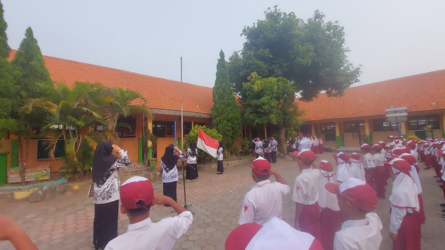 UPACARA HARI GURU NASIONAL DI SDN BALONGTANI BERLANGSUNG KHIDMAT