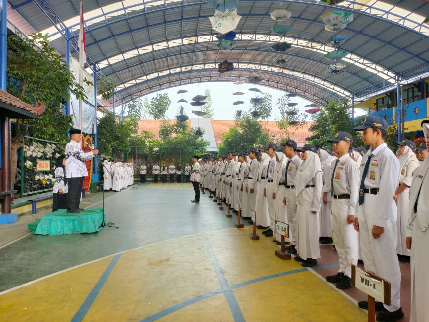 Bangkitkan Semangat Baru di Hari Guru Nasional 2024 Wujudkan Guru Hebat, Indonesia Kuat