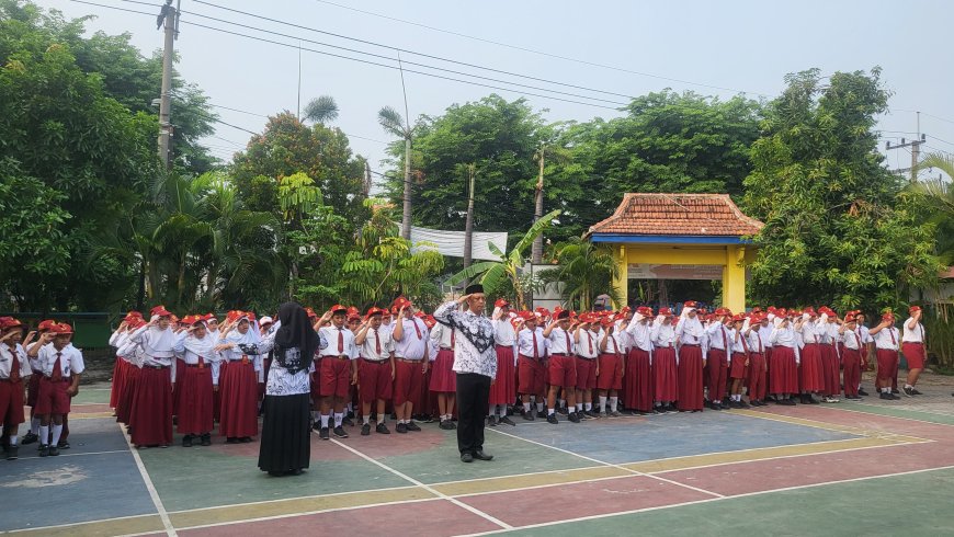 Upacara Bendera Memperingati Hari Guru Nasional 2024 di SDN BLIGO, "Guru Hebat, Indonesia Kuat"