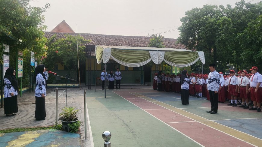 Upacara Bendera Memperingati Hari Guru Nasional 2024 di SDN BLIGO, "Guru Hebat, Indonesia Kuat"