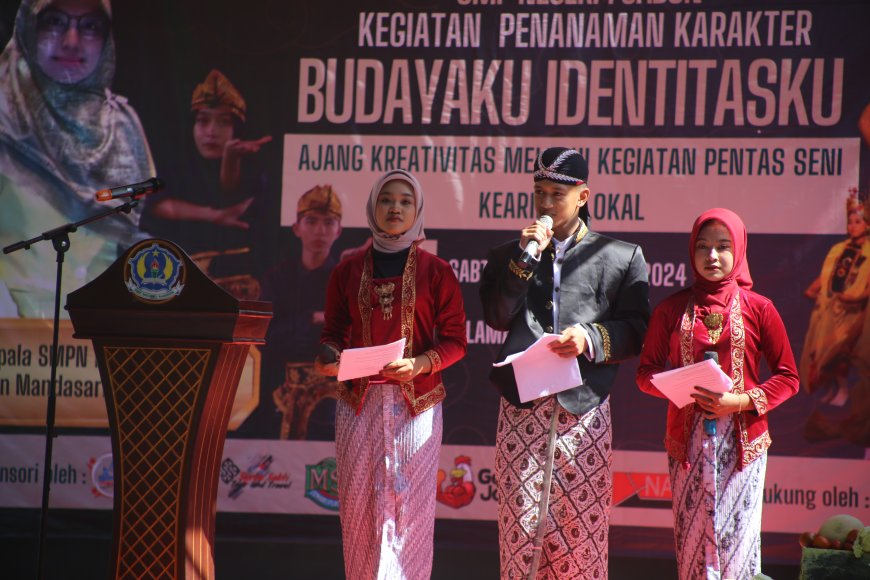 Penanaman Karakter Ajang Kreatifitas Melalui Kegiatan Pentas Seni Kearifan Lokal di SMP Negeri 1 Jabon