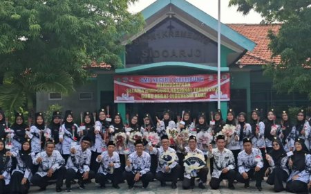 Upacara Peringatan Hari Guru Nasional Ke-79 di SMP Negeri 1 Krembung