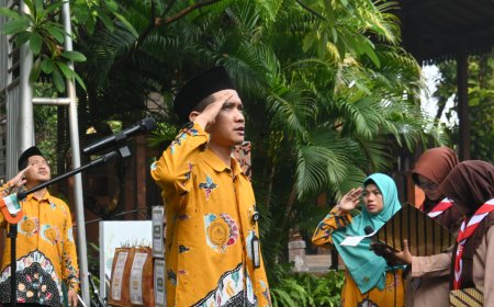Upacara Peringatan Hari Guru Nasional di SMP Bilingual Terpadu: Guru, Pewaris Ilmu dan Cahaya yang Tak Pernah Padam