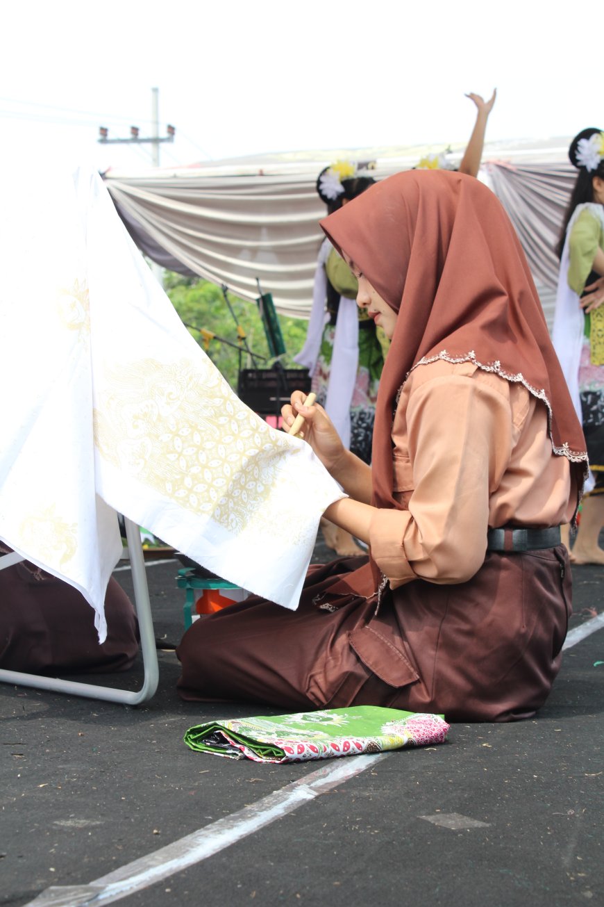 Mengangkat Kearifan Lokal: Tari Klepon dan Batik Klepon Khas SMP Negeri 1 Prambon Diresmikan