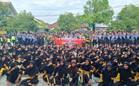 Bakti Sosial Bersih Lingkungan SMP Negeri 1 Krembung