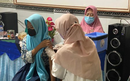 Pelaksanaan Vaksin HPV untuk Siswi SMP PGRI 7 Sedati, Puskesmas Sedati Gelar Program Kesehatan Prevenitif