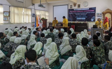 TEBAS (Teknologi Berbasis Aplikasi untuk Sekolah Adiwiyata) Pelatihan P5 Tema Berekayasa dan Berteknologi untuk NKRI Bersama Narasumber Dosen Universitas Dinamika