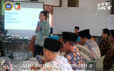 Inovasi Tanpa Batas! Guru SMP Bilingual Terpadu 2 Manfaatkan Asisten AI untuk Menulis Soal