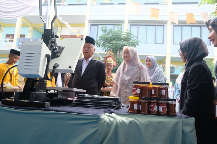 Santri SMP Bilie: Pandai Mengaji, Jago Berwirausaha