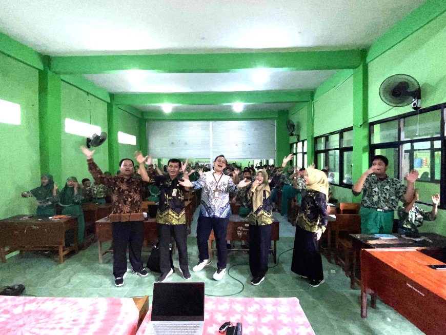 Digital Studentpreneur di SDN Masangan Kulon: Melatih Kreativitas dan Keterampilan Digital Siswa.