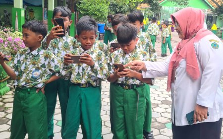 DIGITAL STUDENTPRENEUR DI SDN PEKARUNGAN SUKODONO: MELATIH SKILL DIGITAL DAN KREATIVITAS SISWA