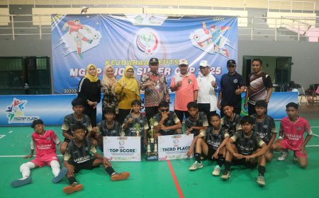 SMPN 1 JABON TUNJUKAN SEMANGAT JUANG, RAIH JUARA 3   KEJUARAAN FUTSAL MGMP PJOK SUPER CUP 2025
