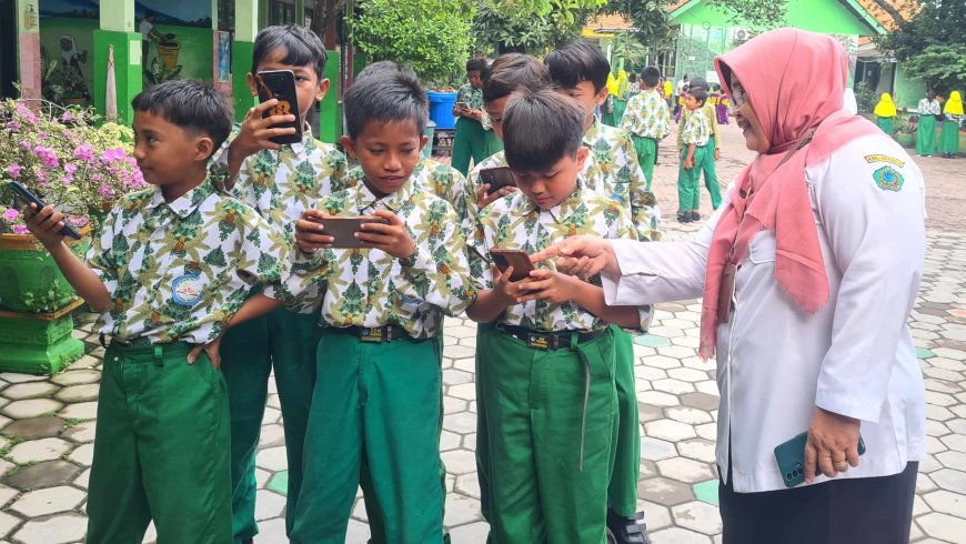 DIGITAL STUDENTPRENEUR DI SDN PEKARUNGAN SUKODONO: MELATIH SKILL DIGITAL DAN KREATIVITAS SISWA