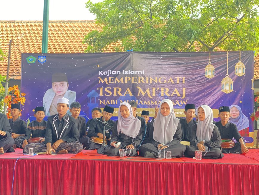 MENINGKATKAN KEIMANAN: PERAYAAN ISRA MI'RAJ DI SMPN 1 PRAMBON