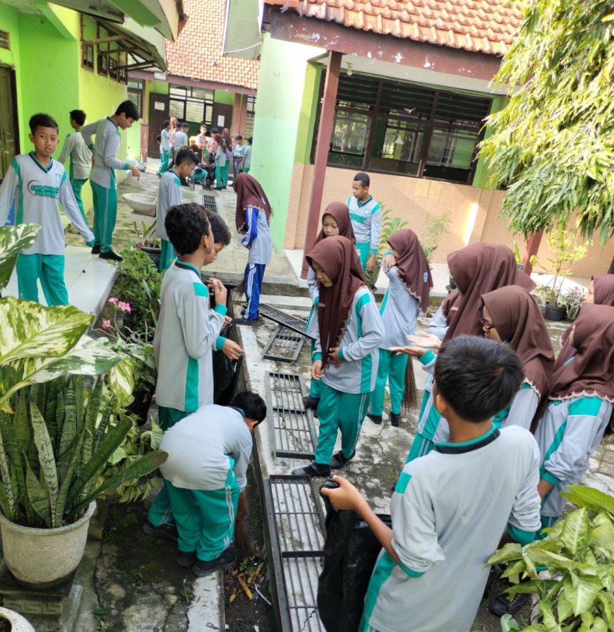 SMPN 1 PRAMBON GELAR AKSI BERSIH-BERSIH DALAM MEMPERINGATI HARI PEDULI SAMPAH NASIONAL