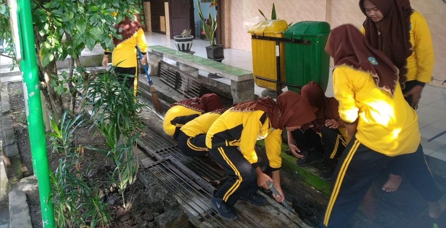 SMPN 1 PRAMBON GELAR AKSI BERSIH-BERSIH DALAM MEMPERINGATI HARI PEDULI SAMPAH NASIONAL