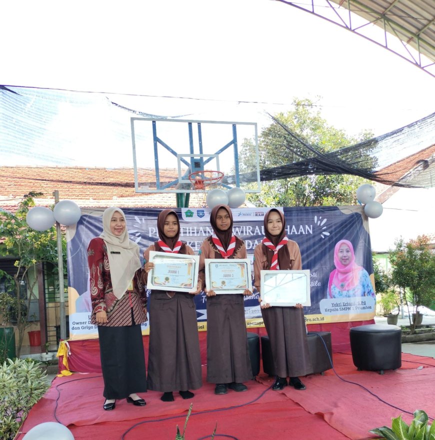 PELATIHAN KEWIRAUSAHAAN MEMBUAT PRODUK USAHA INOVATIF DAN STRATEGI PROMOSI EFEKTIF DI SMPN 1 PRAMBON
