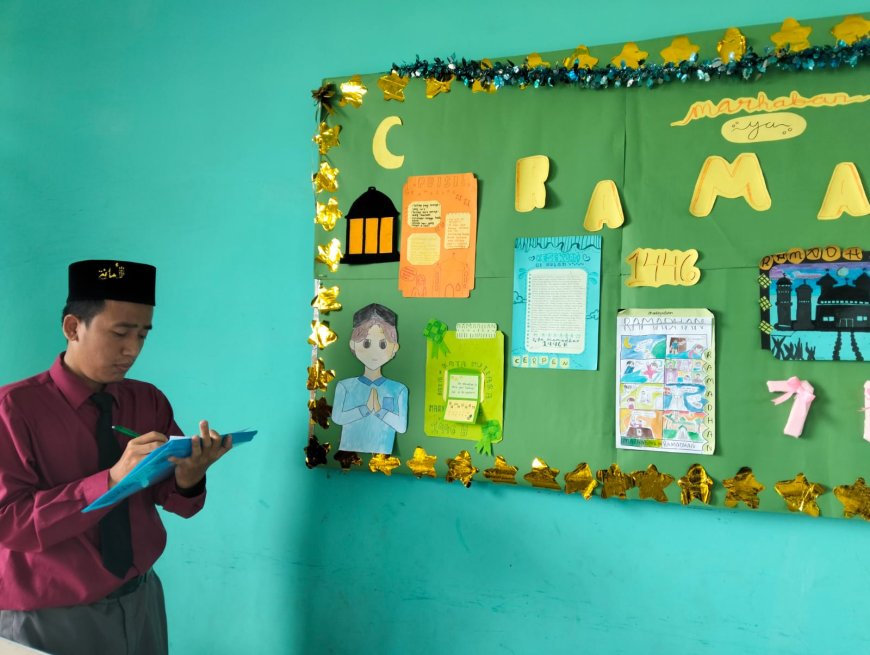 Semarak Santri SMP Bilingual Terpadu 2  Mengikuti Lomba Mading Ramadan